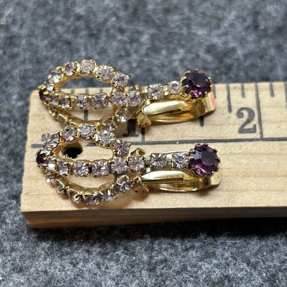 Vtg MCM Gold Tone Purple & Clear Rhinestone Clip-On Dangle Earrings Marked PEND - Picture 1 of 3